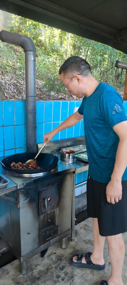 1756369601148055.jpg 抓鸡2(1).jpg